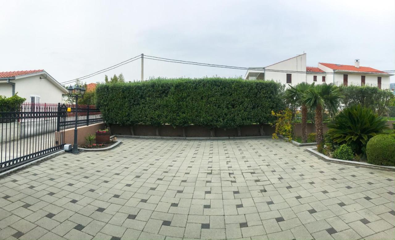 Apartments Robert Каштела Экстерьер фото